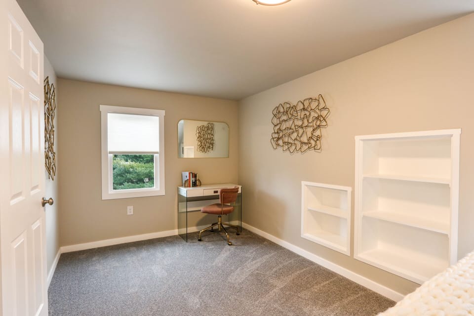 Upstairs bedroom with desk area