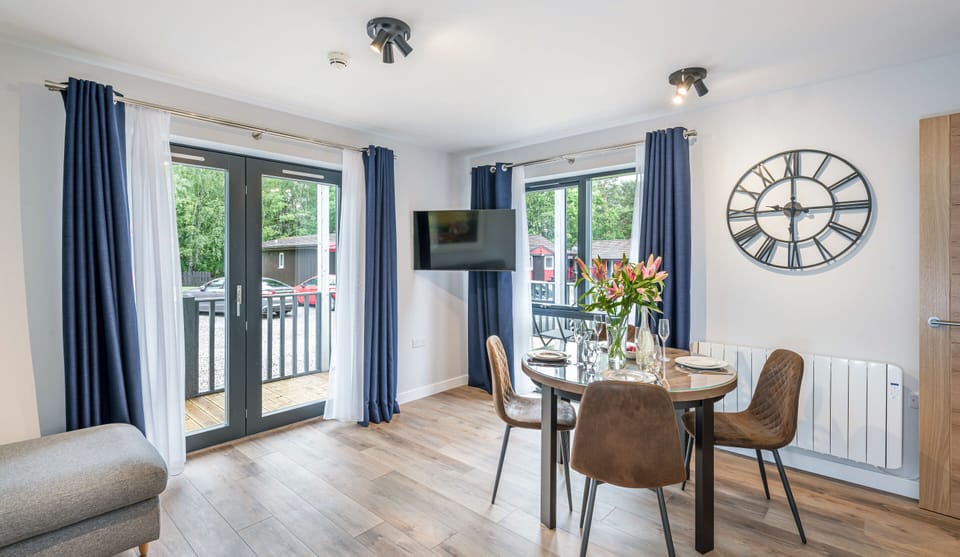 Dining / Restaurant