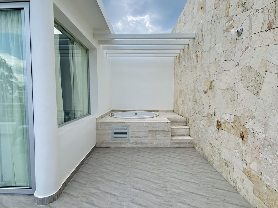 Indoor spa tub