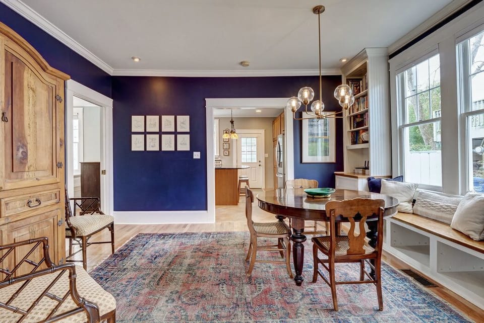 Dining room.