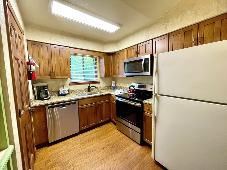 Indoors, Refrigerator, Microwave, Oven, Kitchen