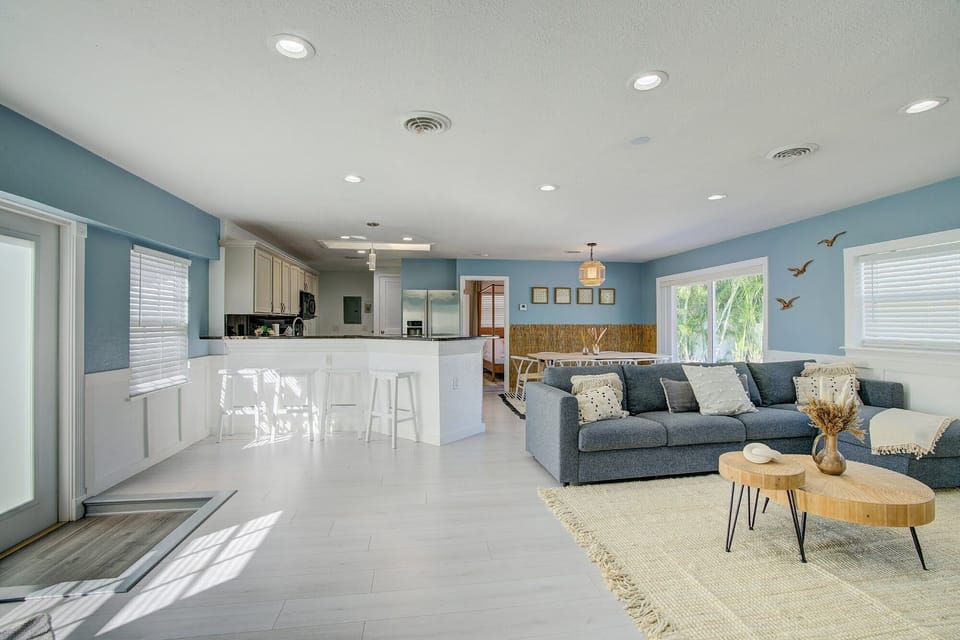 Living room, entrance door at the left, kitchen and dining area at the back. 