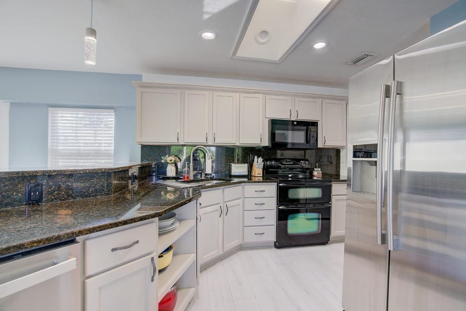 Fully equipped kitchen with a spacious countertop and electric appliances. 