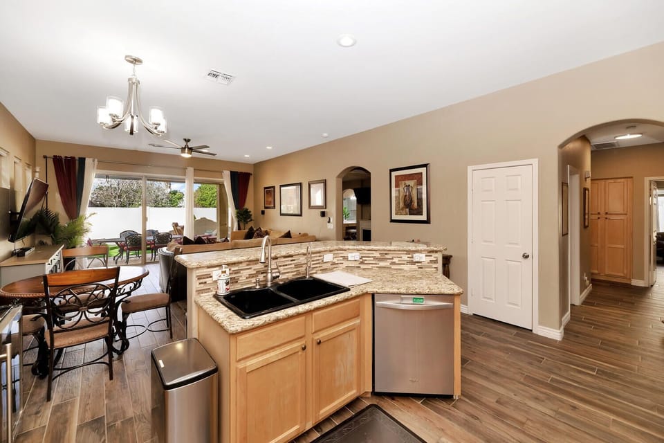 Kitchen Area 4 of 4