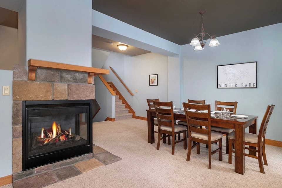Family room - dining room