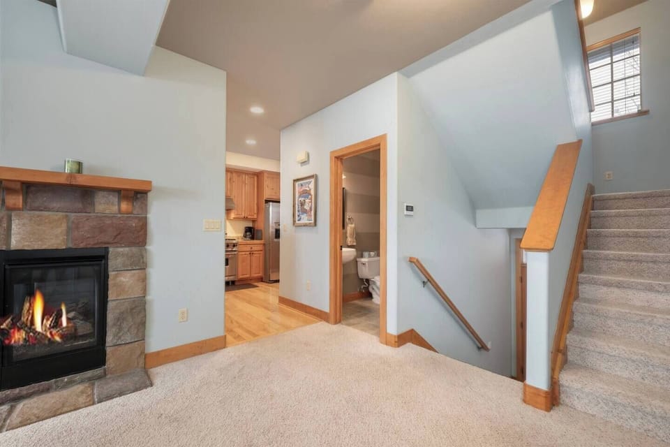 2nd FL Kitchen, BA, 2 balconies, Fam Room