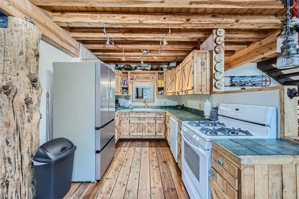 Kitchen fully loaded: cooking made easy!
