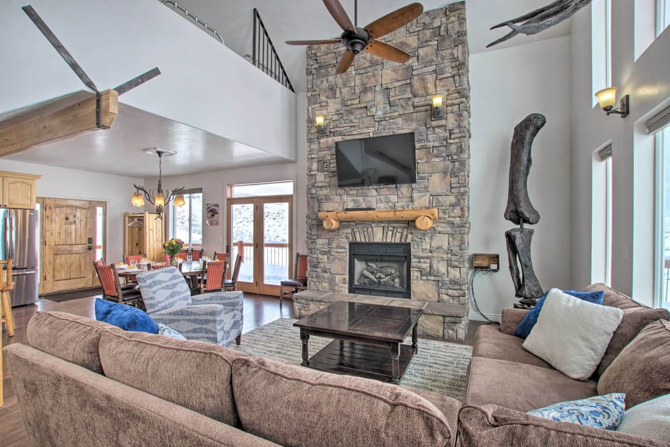 Main floor living area (1)