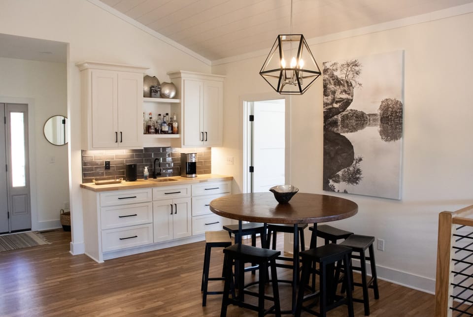 Dining and Coffee / Bar