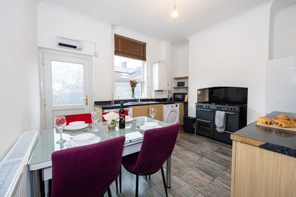 Dinning/kitchen