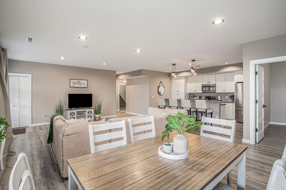 Our dining area offers ample seating for up to six guests, with an adjacent kitchen island providing four additional spots for casual dining or entertaining. The elegant decor and natural light make for a comfortable and inviting space to enjoy your meals.