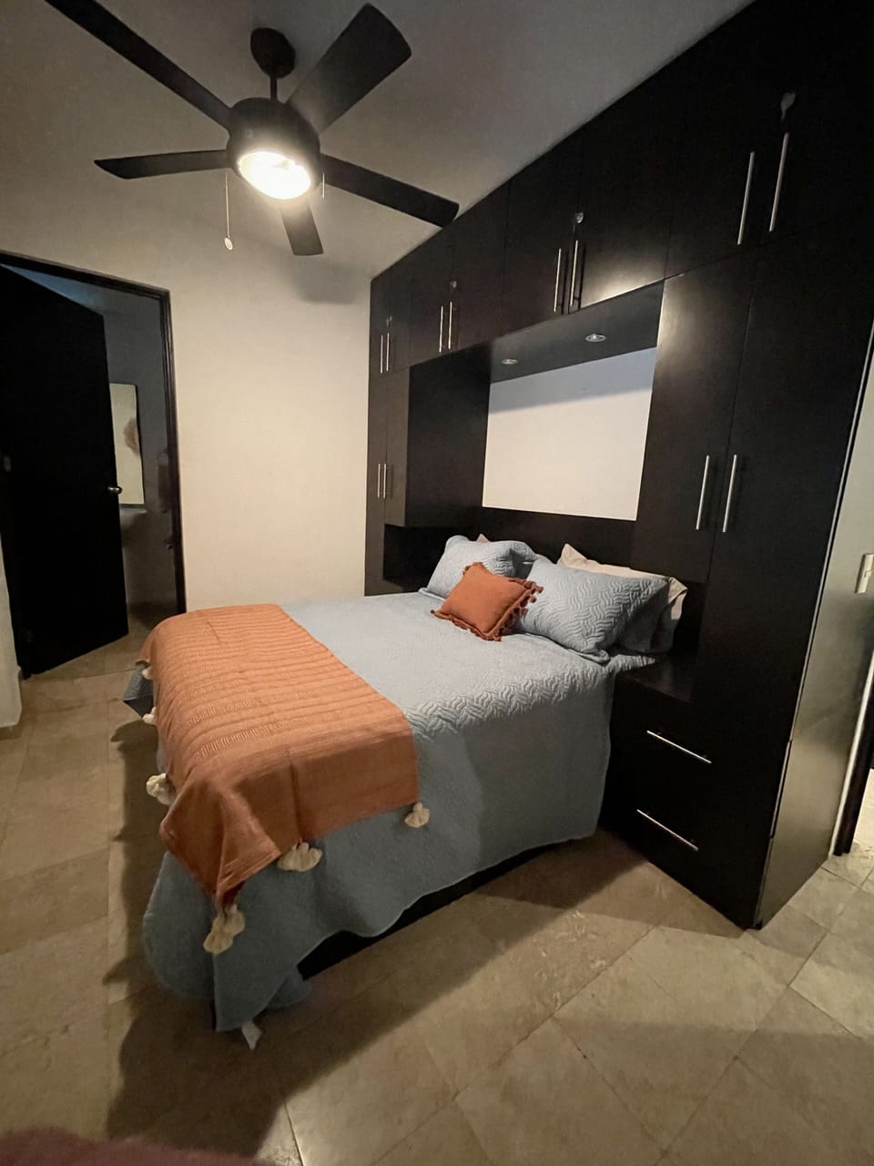 Secondary bedroom with queen size bed with private bathroom