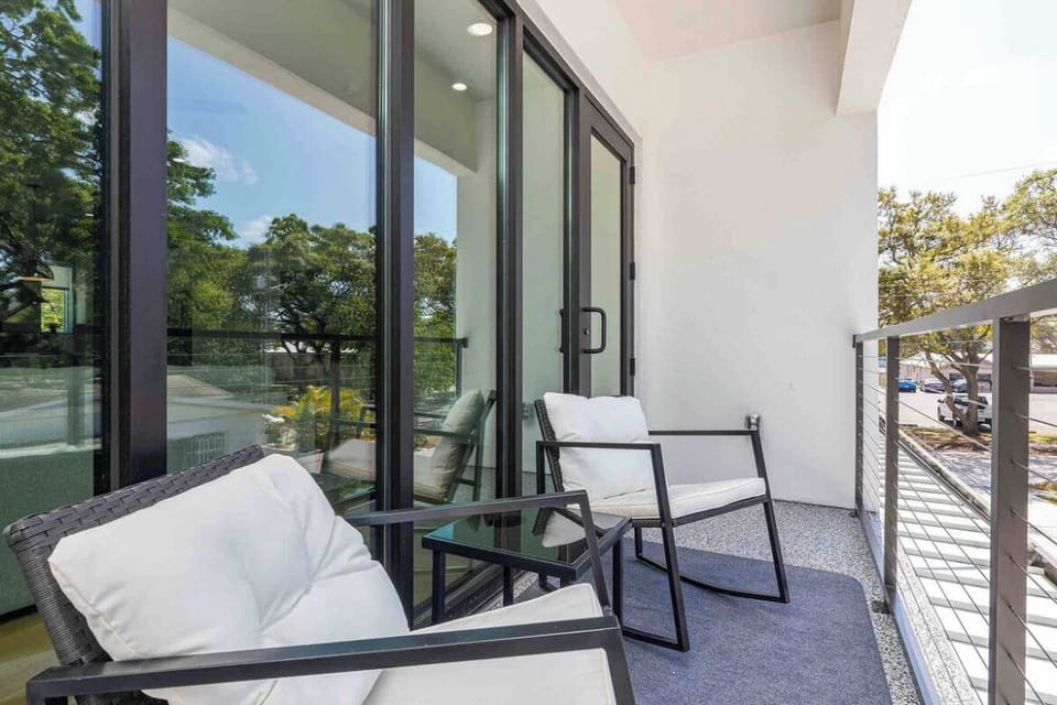 2nd floor balcony 