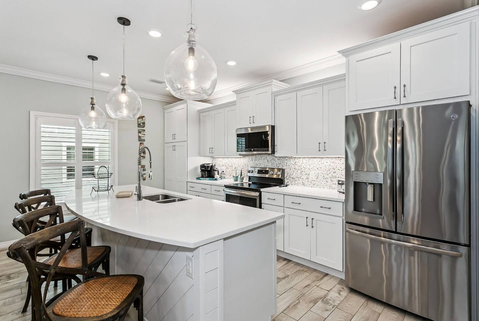 Beautiful kitchen with plenty of counter and work space