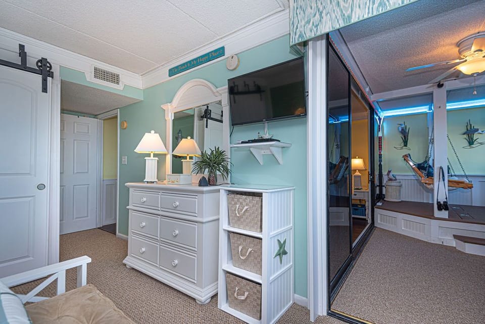 Master-Bedroom-Looking-At-Balcony