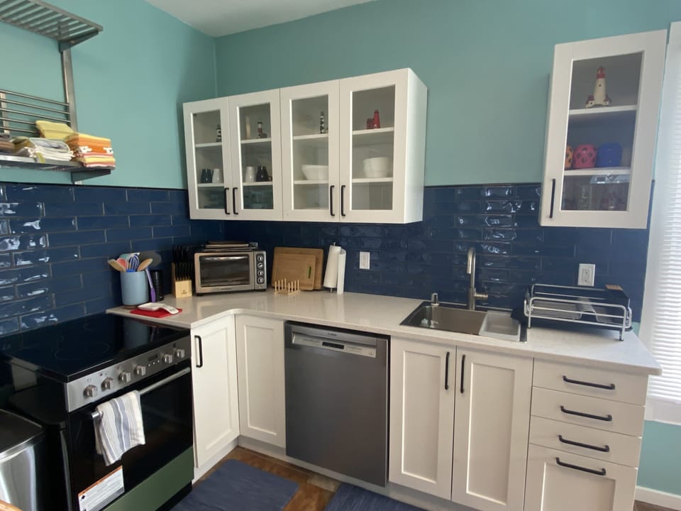 One very cute kitchen! Everything you need to enjoy cooking