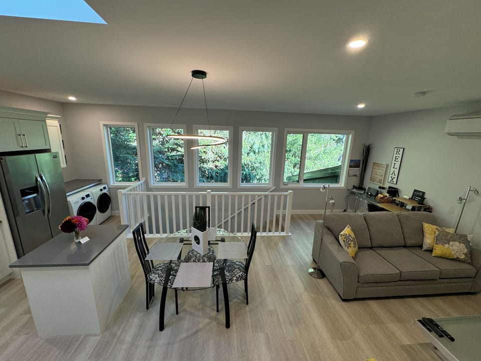 Dining area for 4 people, with total privacy with a view to the forest.