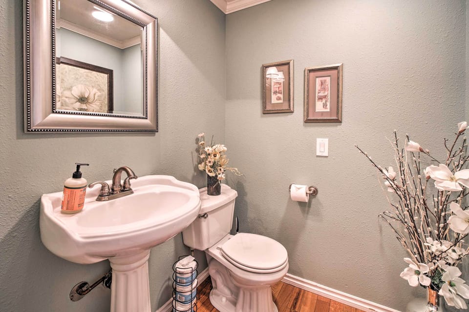 Half Bathroom | 2nd Floor