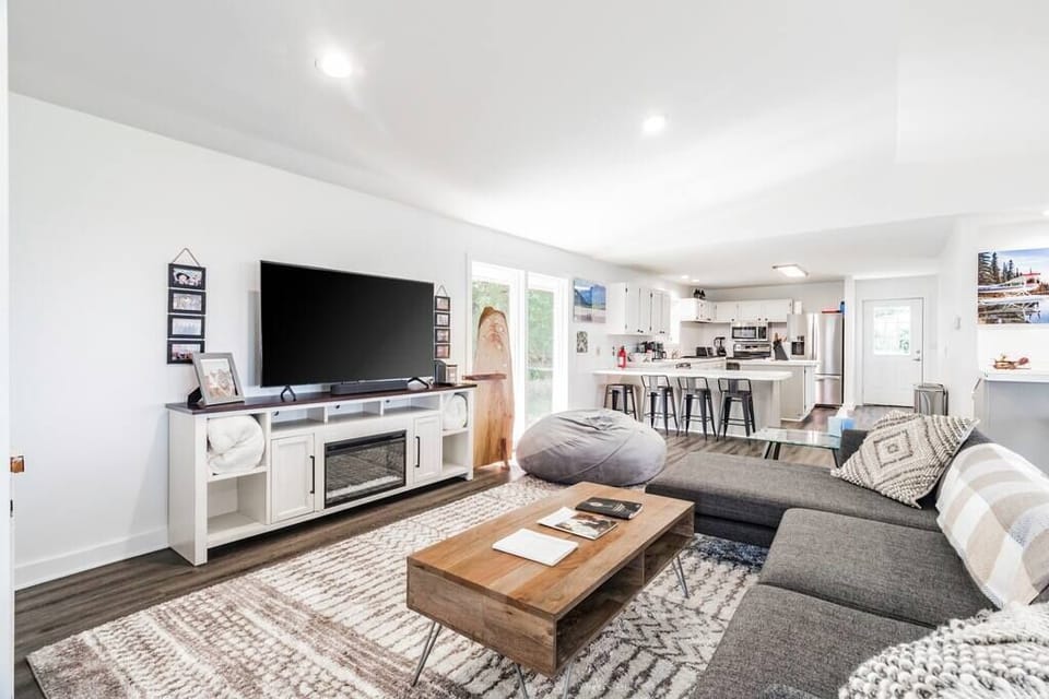 Living room looking towards kitchen.