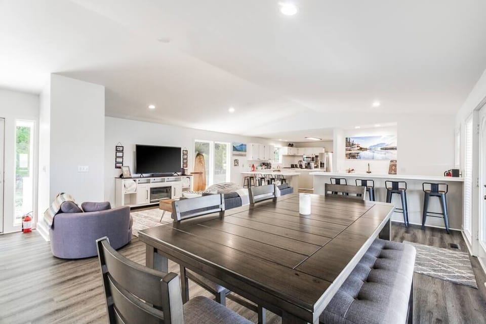 Dining table / living room looking towards bar and kitchen.