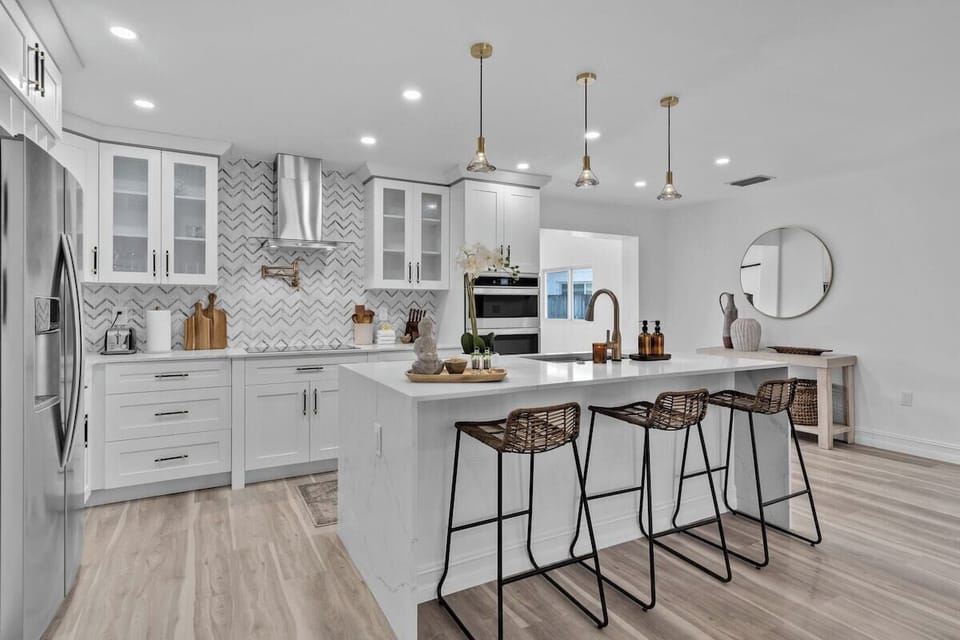 Whip up delightful meals in our brand new fully equipped French-style kitchen with a stunning gold touch faucet.