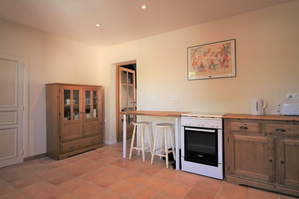 Kitchen & breakfast bar