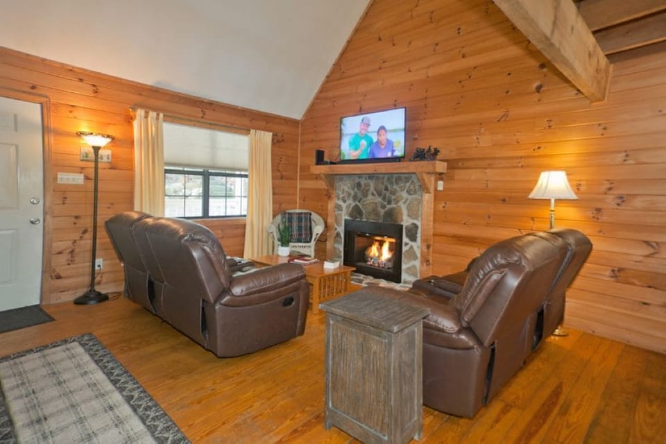 Comfy living room with gas fireplace. 
