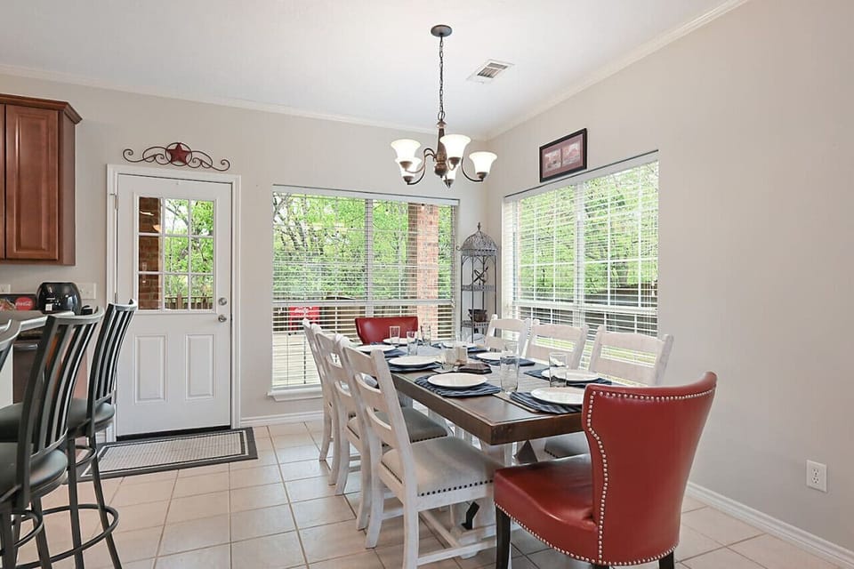 Enjoy a nice meal with everyone in this dining area