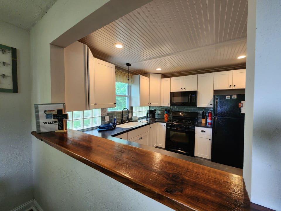 Pass thru between the Kitchen and Dining Area