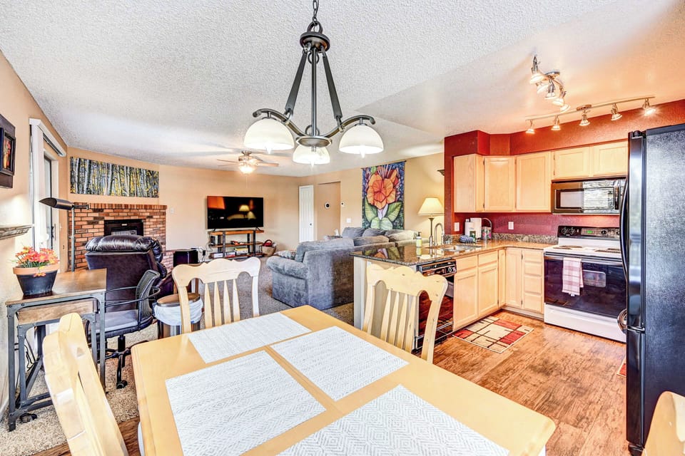 Dining Area | Single-Story Unit | Open Floor Plan | No A/C