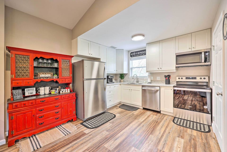 Home Interior | Single-Story Home | Central A/C & Heat | Free WiFi