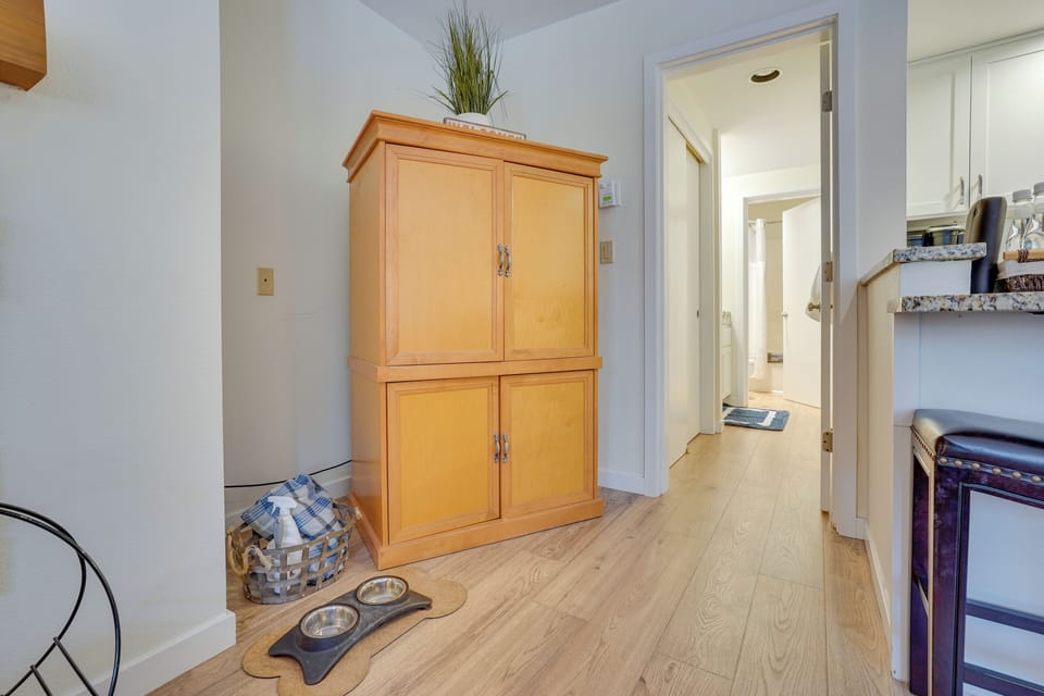 Hallway | Dog Bowls | Pet Friendly