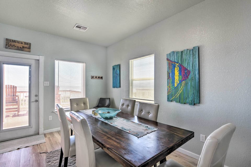 Dining Table | Dishware/Flatware Provided