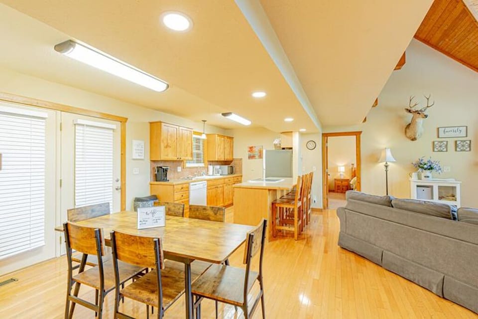 Dining room with plenty of seating. Additional seating at the kitchen counter.