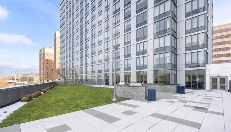 Continuum 57 White Plains Westchester NY Amenity Photos Visual Grip Jon