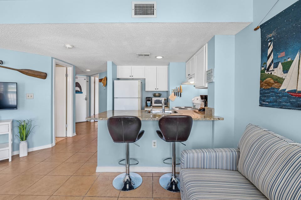 :Bar and Stools - Extra seating for a meal!