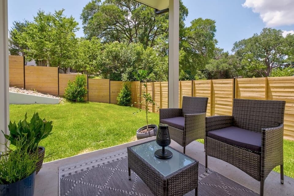 Outdoor fan, green grass...the perfect place for an evening margarita.