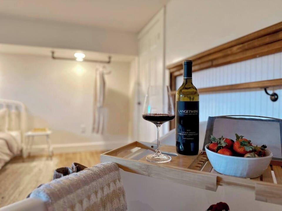 Bedroom #4 Master w/ king bed with soaker tub (private suite #1 downstairs)