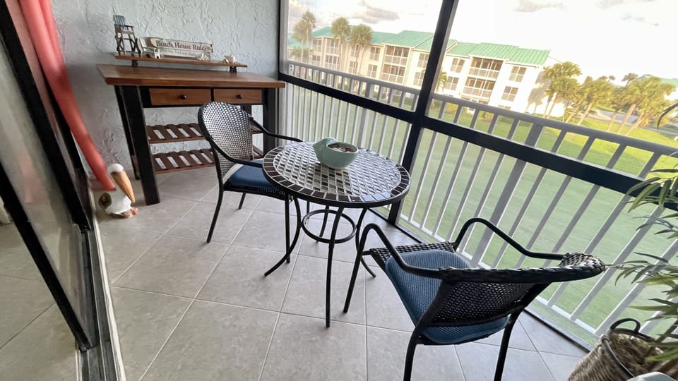 Lanai facing the Golf Course with a peek of the ocean.