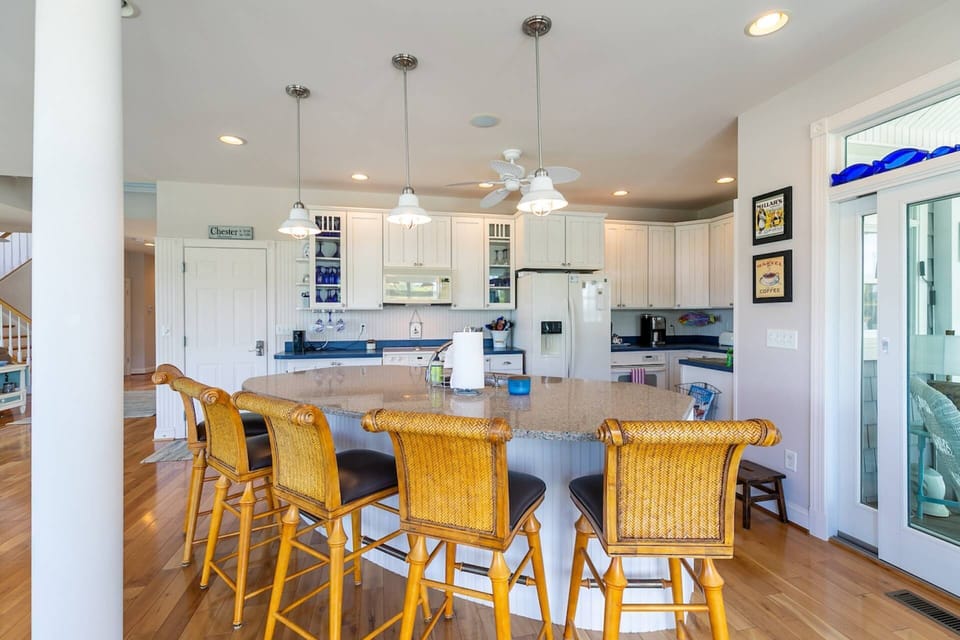 The breakfast bar in the kitchen has seating for 5.