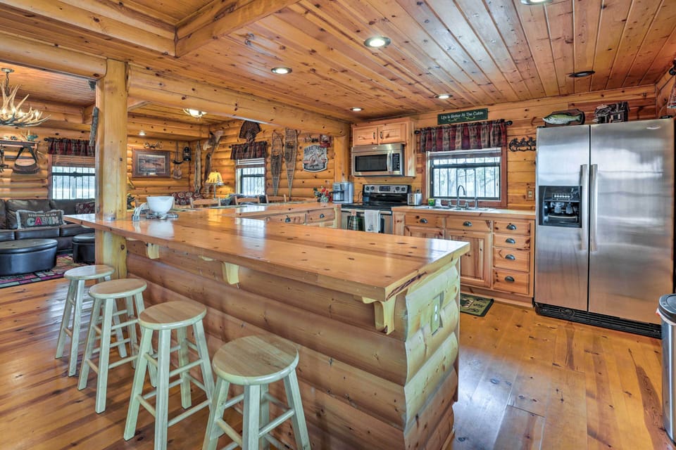 Kitchen | Cooking Basics | Wraparound Breakfast Bar