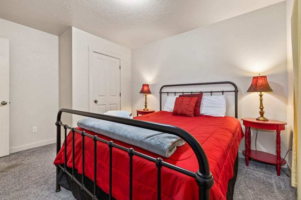 Home 4: Bedroom with queen bed