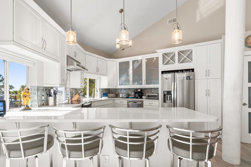 Fully Equipped Kitchen with Additional Seating