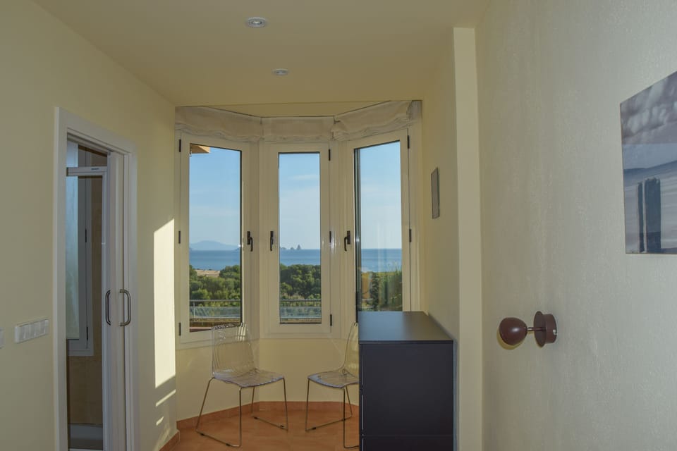 Apartment with a spectacular views,  Terrace with garden private.Comnmunity pool