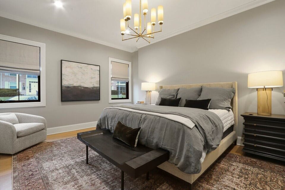 Bedroom with king bed ensuite, main level