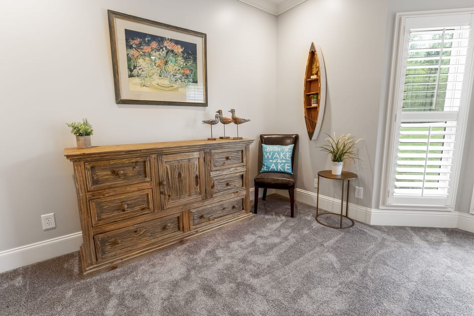 Main Floor Guest - Front of House