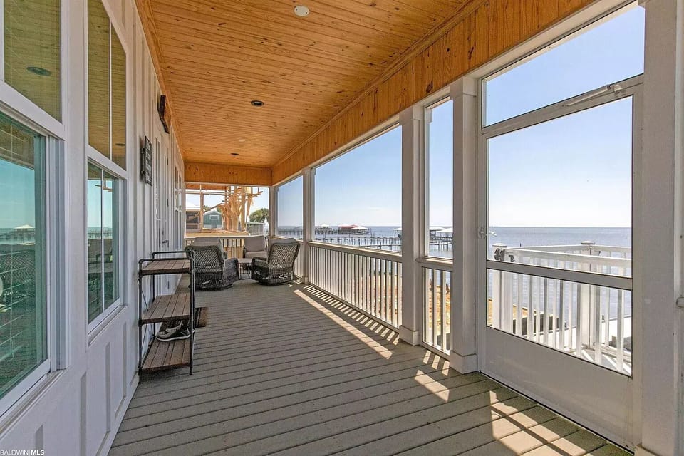 Screened in porch 