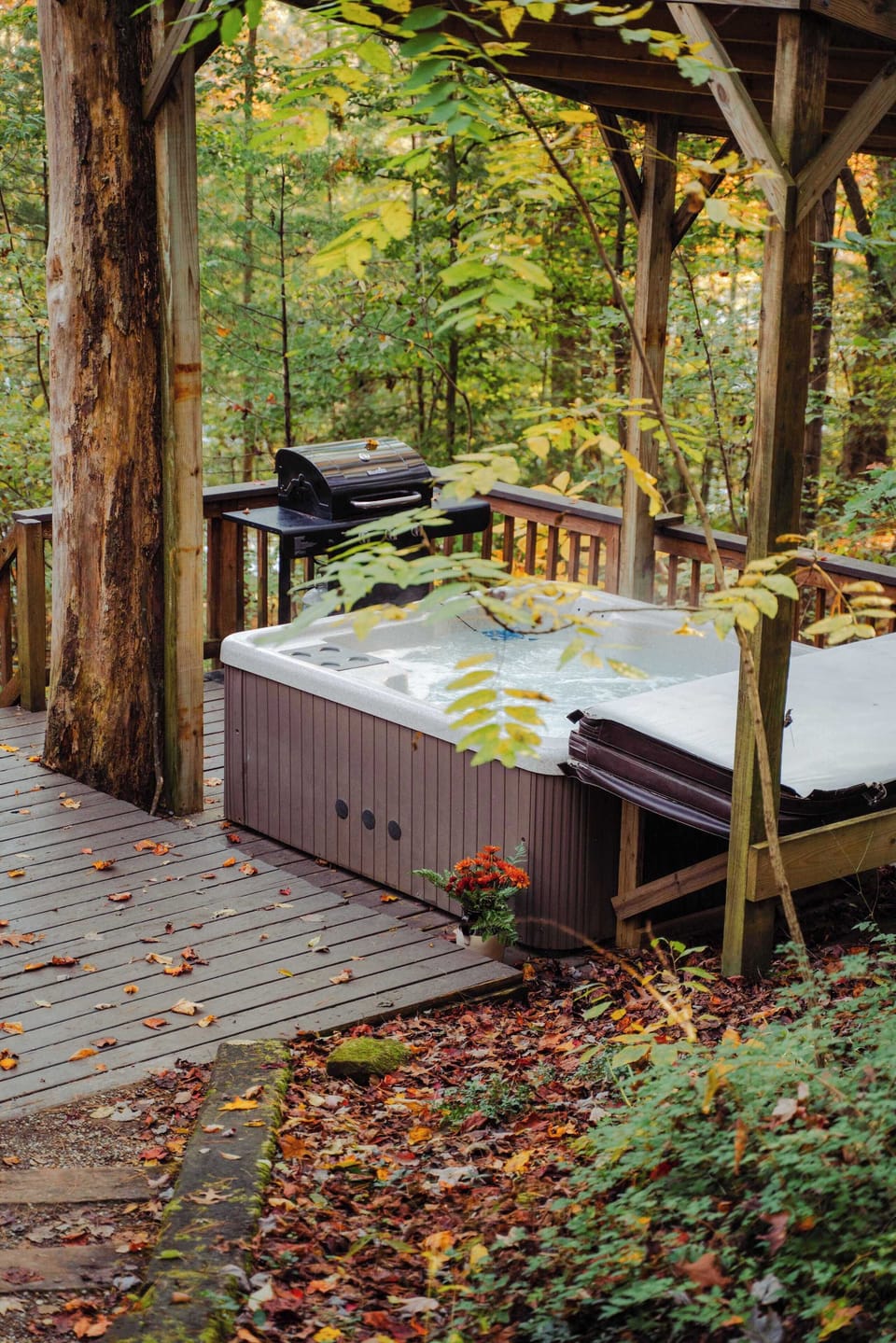 Outdoor Retreat: Soak in the hot tub and grill while surrounded by nature's vibrant colors!