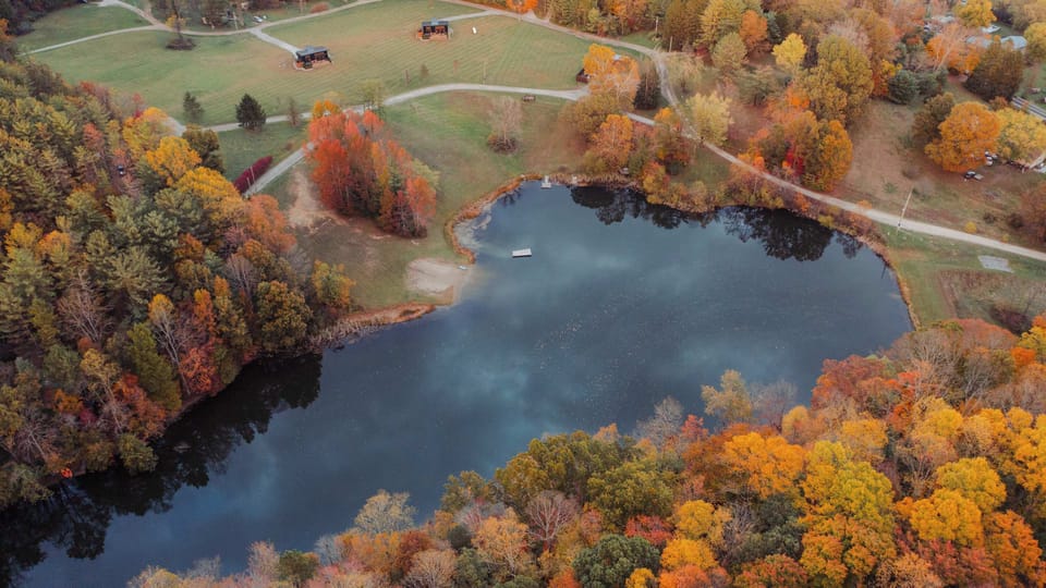 Scenic Haven: Experience breathtaking autumn hues mirrored in the tranquil waters of Rockbridge!