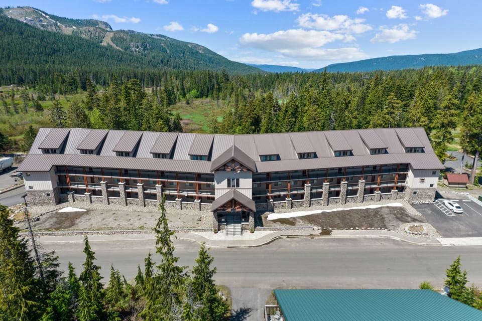 Golden Poles Chalet in May, 2023